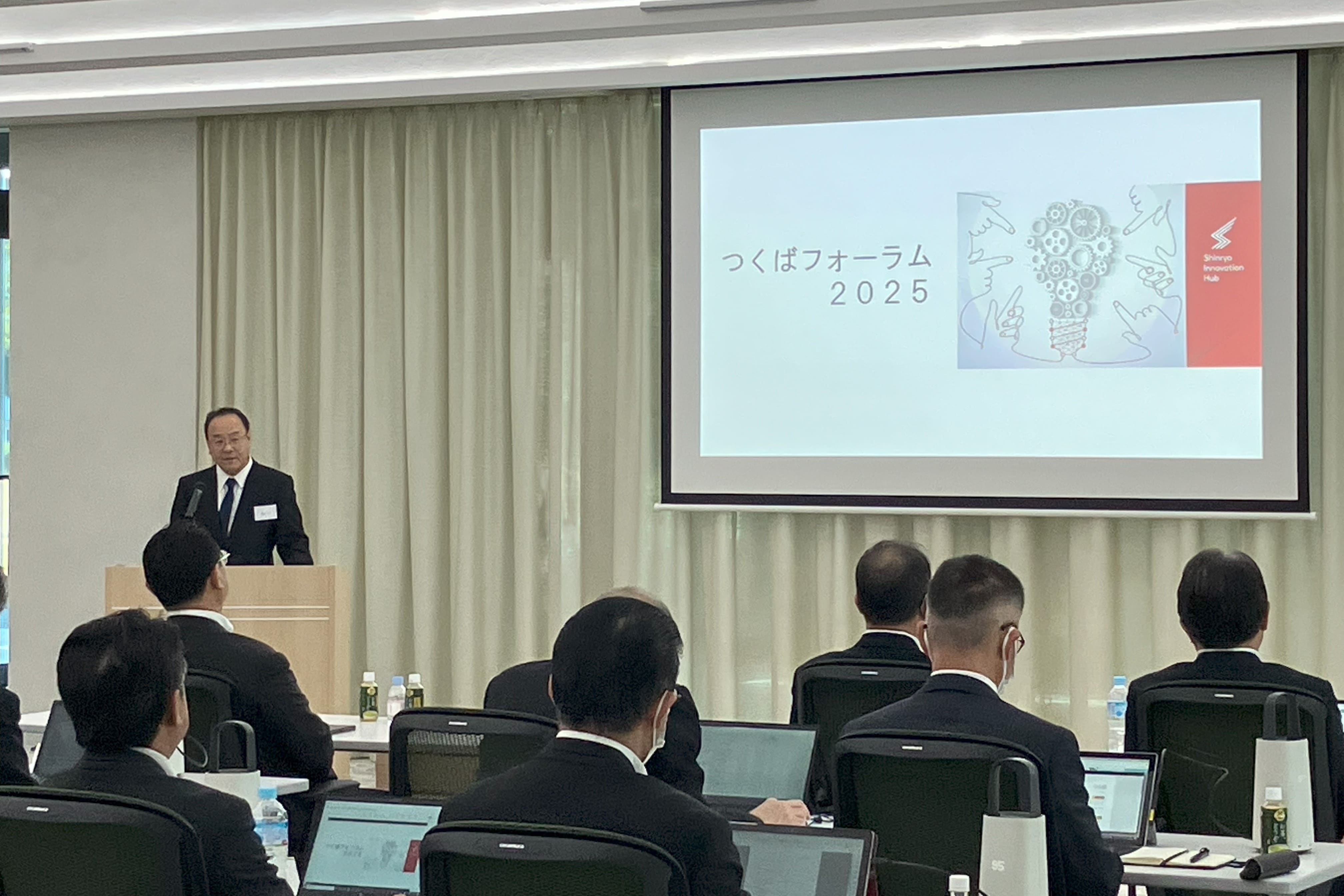 報告会の様子