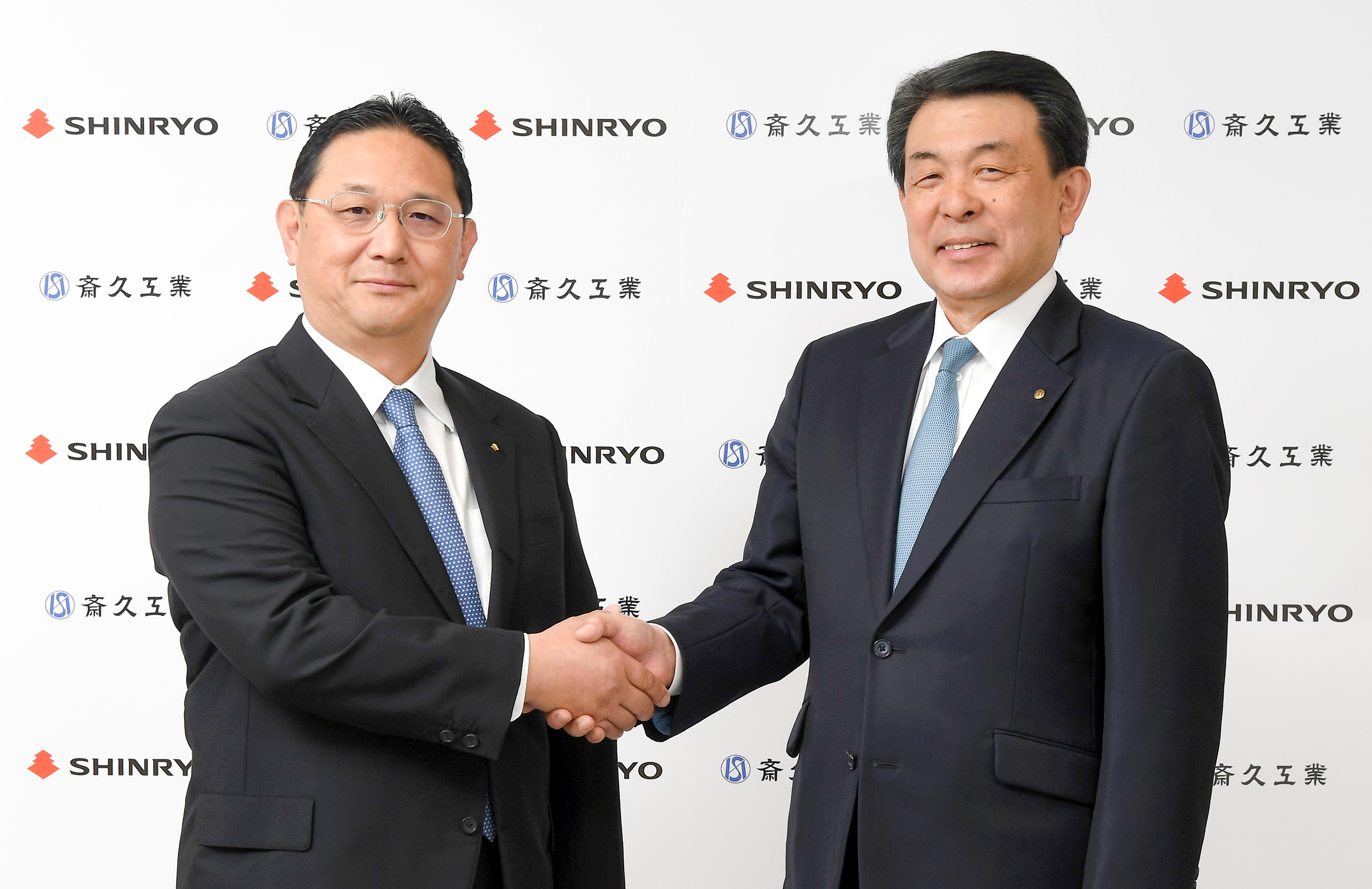 新菱冷熱工業㈱　代表取締役社長　加賀美　猛（左）　　斎久工業㈱　代表取締役社長　柏葉 浩一（右）