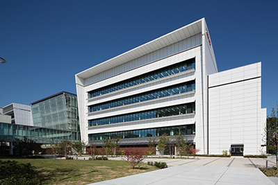 ヤクルト本社中央研究所基礎研究棟